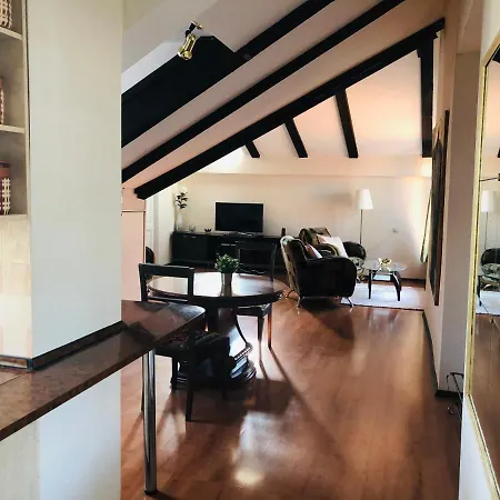 Cozy Mansard In The Heart Of Old Apartmán