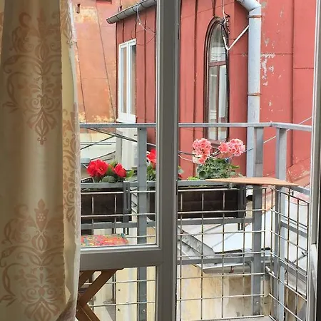 Cozy Mansard In The Heart Of Old *